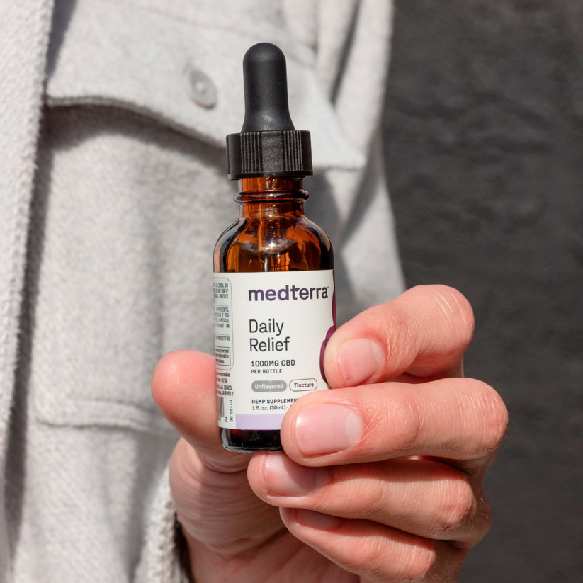 Medterra, Daily Relief CBD Oil, Unflavored, Isolate THC-Free, 1fl oz, 1000mg CBD 1