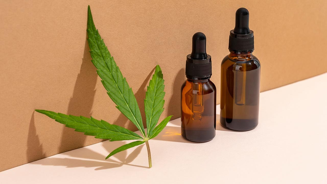 Why Are Dark Glass Bottles the Best for Storing CBD Oils and Tinctures?