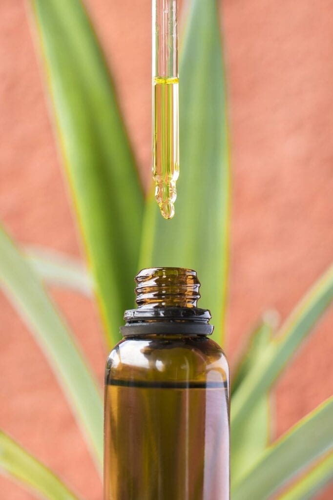 Dark Glass Bottles for Storing CBD Oils and Tinctures